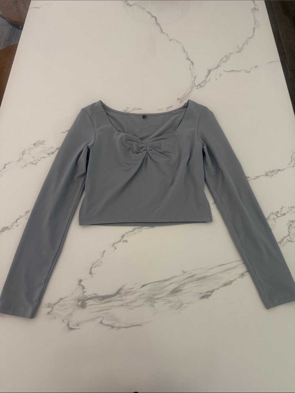 Women's Light Gray Long-Sleeve Scoop Neck Crop Top